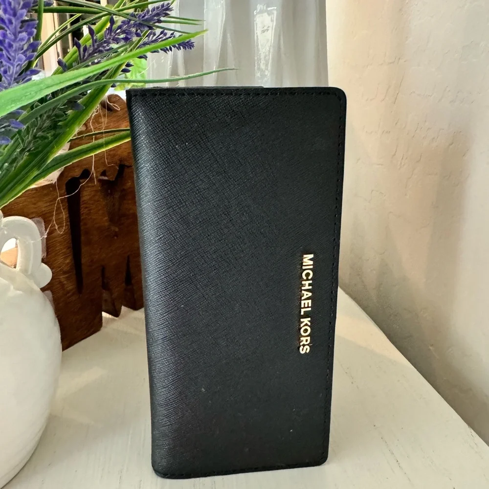 Bifold travel wallet - Picture 3 of 3